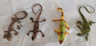 Lote 20 Figuras Ranas y Reptiles
