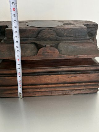 Capitello in teak dell'India coloniale del XIX secolo