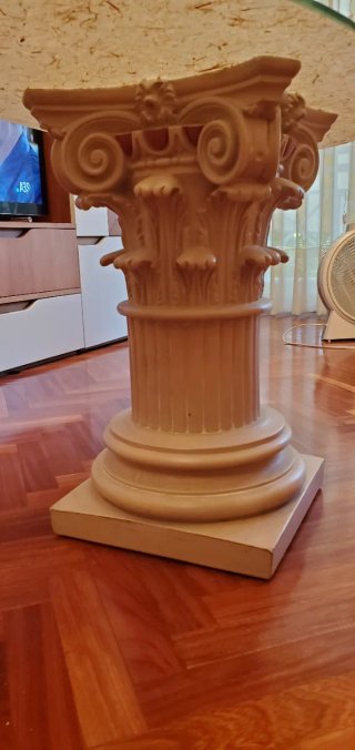Mesa centro cristal y base columna