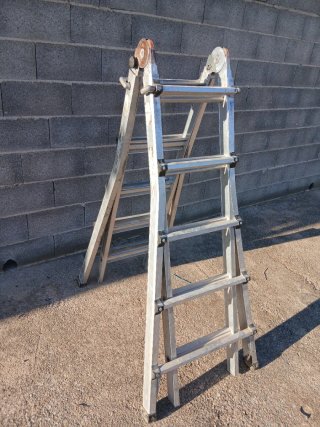 Escalera multiusos plegable de aluminio de 4m