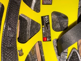 Casco de bicicleta MET amarillo