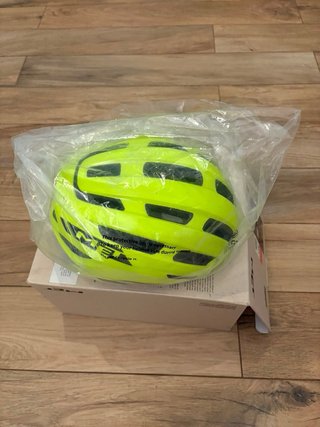 Casco de bicicleta MET amarillo
