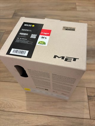 Casco de bicicleta MET amarillo