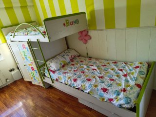 Litera infantil con armarios
