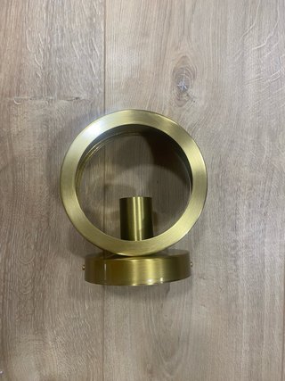 Lámpara de pared dorada