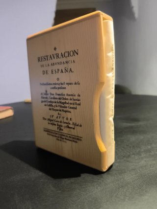Libro antiguo 1713. España
