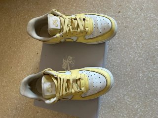 Nike Air Force 1 Blancas y Amarillas