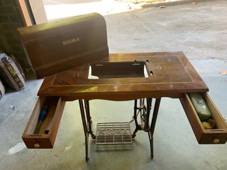 Mueble Máquina Coser Antigua Madera. Marca Sigma