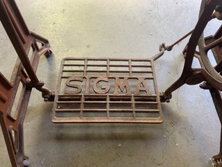 Mueble Máquina Coser Antigua Madera. Marca Sigma