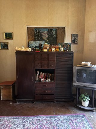 Archivador antiguo de oficina con persiana