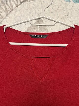 Blusa SHEIN roja con volantes