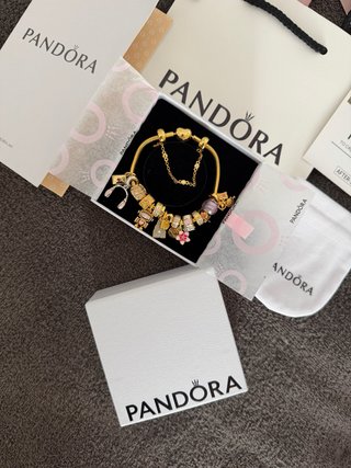 Pulsera Pandora Dorada con Charms