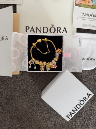 Pulsera Pandora Dorada con Charms