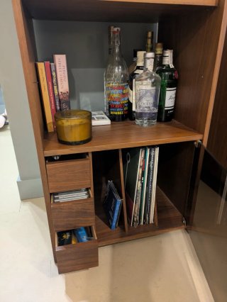 Mueble Tocadiscos Madera y Cristal