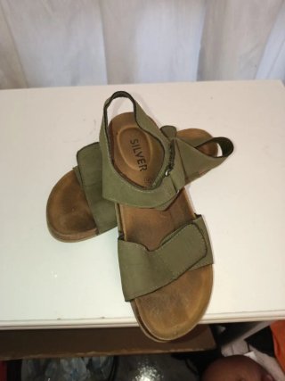 Sandalias Marrones y Verdes