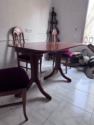 Mesa de comedor extensible y 4 sillas