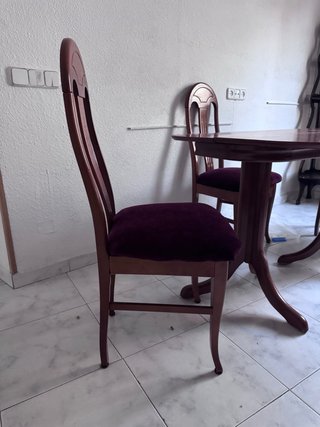 Mesa de comedor extensible y 4 sillas