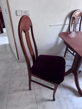 Mesa de comedor extensible y 4 sillas