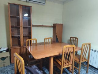 Mueble de salón comedor + mesa + sillas
