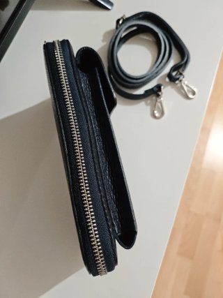 Bolso/monedero negro con correa