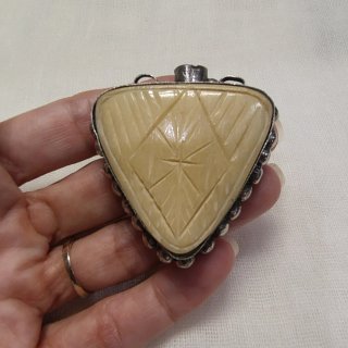 Colgante Relicario Veneno Étnico Hueso Vintage