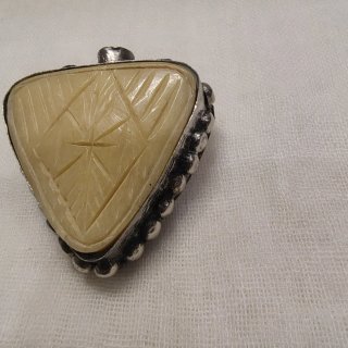 Colgante Relicario Veneno Étnico Hueso Vintage