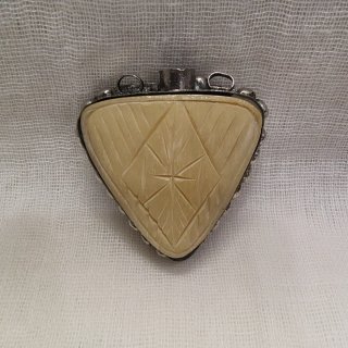 Colgante Relicario Veneno Étnico Hueso Vintage