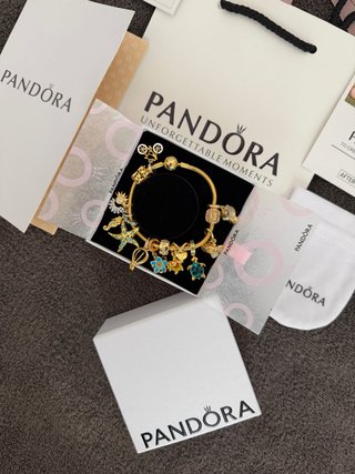 Pulsera Pandora Dorada con Charms