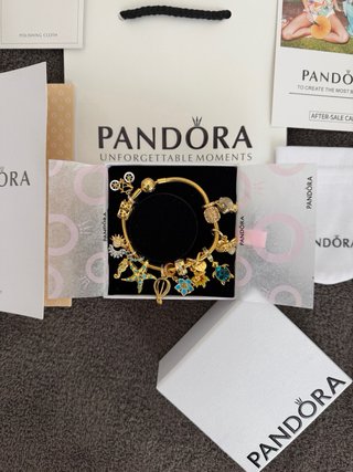 Pulsera Pandora Dorada con Charms