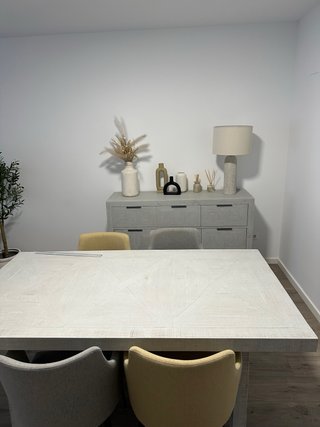 Mesa de comedor de madera