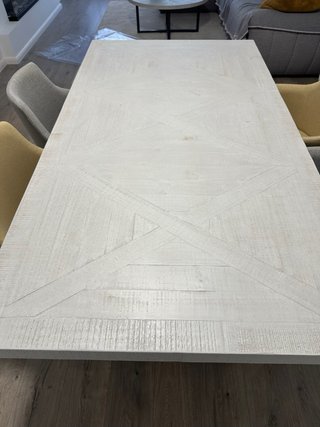 Mesa de comedor de madera