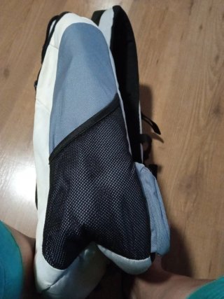 Mochila Quechua 20L Gris y Blanca