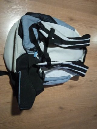 Mochila Quechua 20L Gris y Blanca
