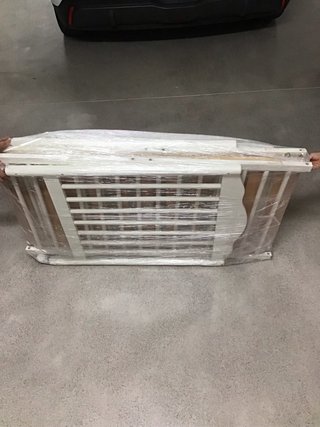 Cuna de bebé blanca plegable