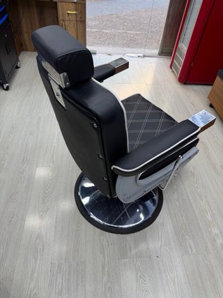 Sillón de barbería profesional hidráulico – Negro