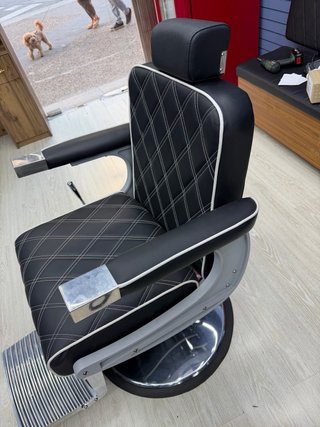 Sillón de barbería profesional hidráulico – Negro
