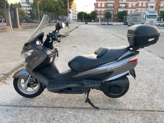 Suzuki Burgman 200 gris