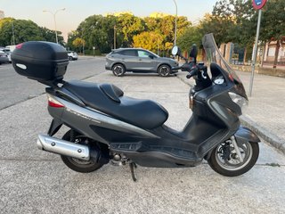 Suzuki Burgman 200 gris