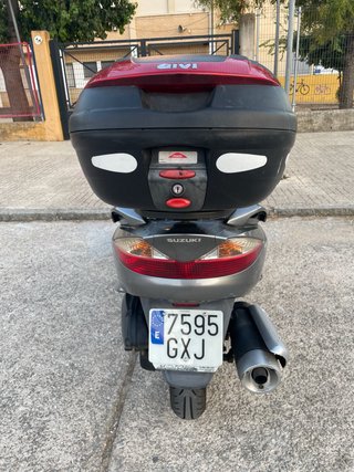 Suzuki Burgman 200 gris
