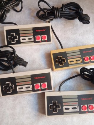 Lote 4 mandos Nintendo NES
