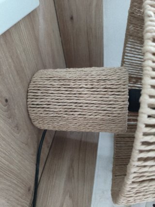 Lámpara de mesa de cuerda beige