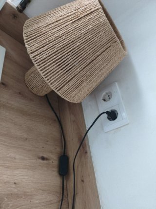 Lámpara de mesa de cuerda beige