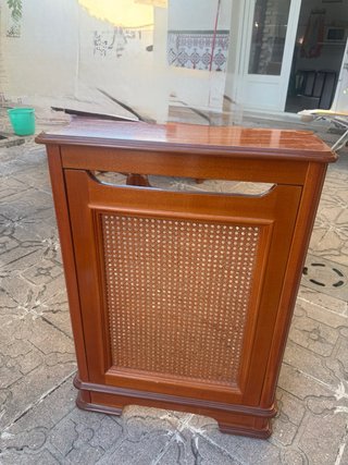 Cubre radiadores de madera y ratán