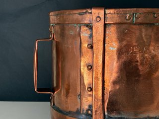 Recipiente de cobre antiguo