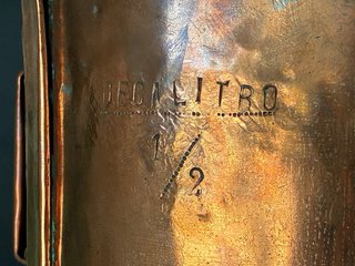 Recipiente de cobre antiguo