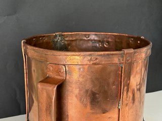 Recipiente de cobre antiguo