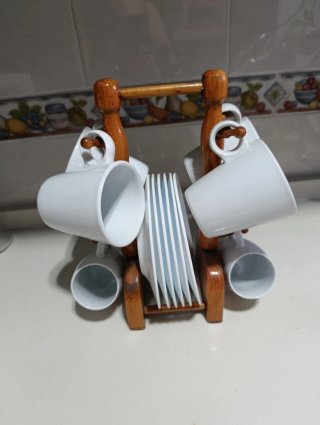 Juego Tazas y Platos con Colgador Madera
