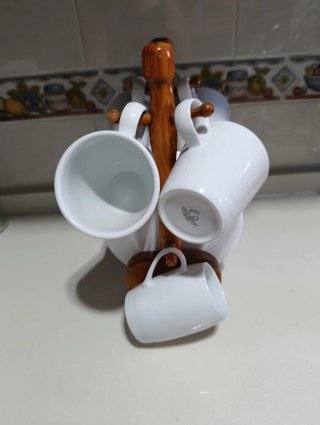 Juego Tazas y Platos con Colgador Madera