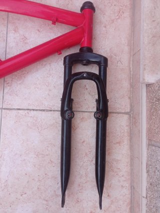 Bicicleta Desmontada Roja y Negra