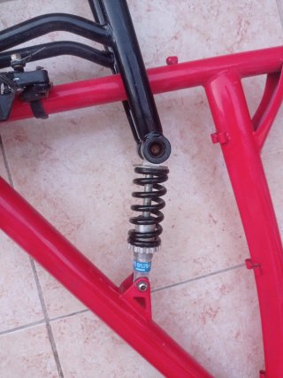 Bicicleta Desmontada Roja y Negra